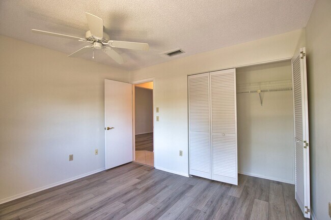 Building Photo - Annual Unfurnished 2 Bed 1 Bath Second Floor Condo located in Par Four at Capri Isles!