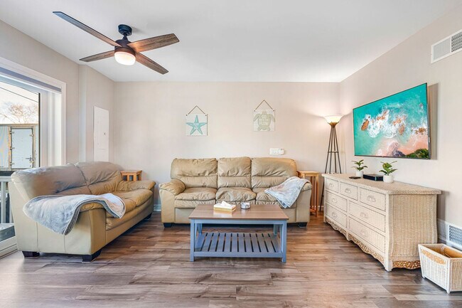 Primary Photo - 12 Epping Ave