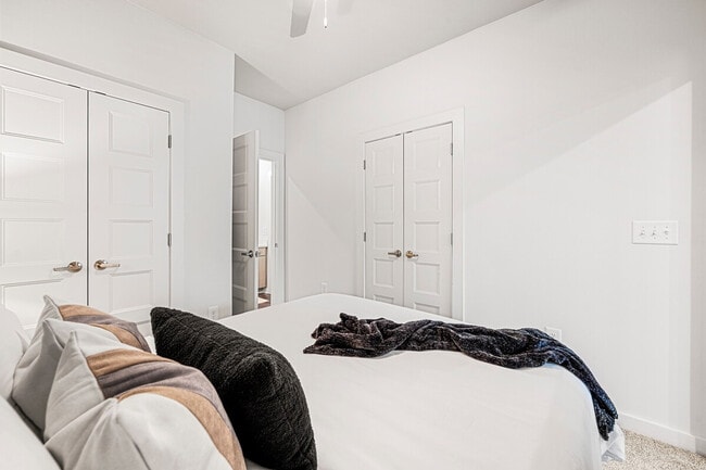 Building Photo - 2048 Bolton Dr NW