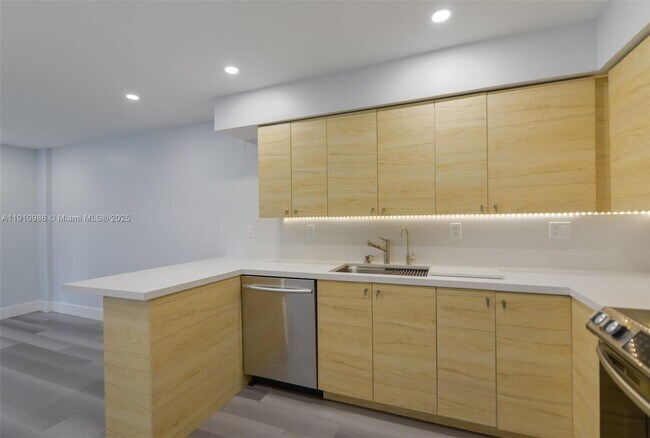 Building Photo - 1800 NW 24th Ave