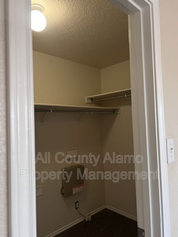 Building Photo - 7431 Cedar Farm