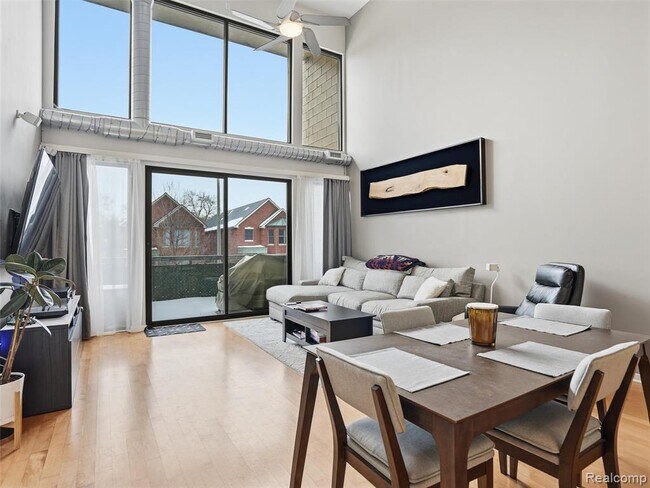 Building Photo - 610 S Troy St