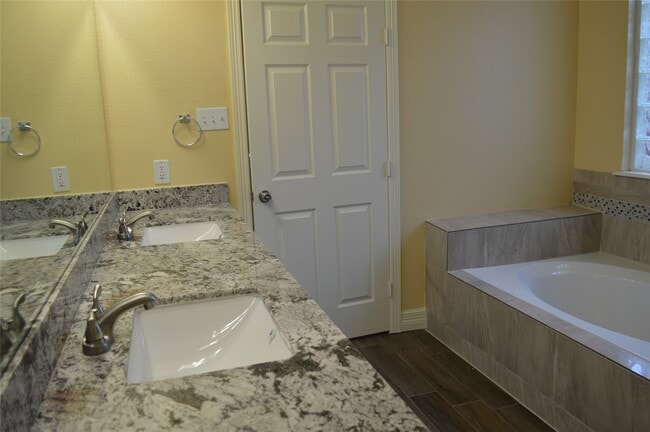 Building Photo - 6210 Marble Hollow Ln