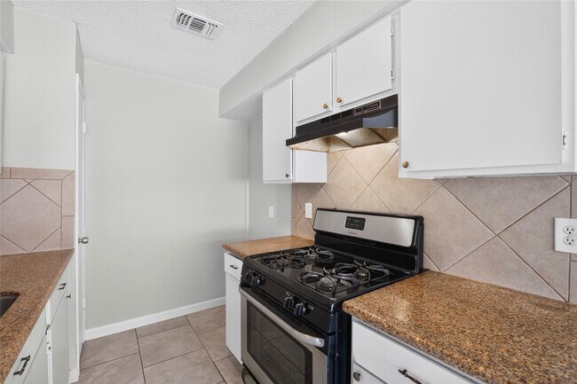 Building Photo - 3922 Pintan Ln