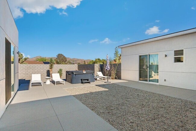 Building Photo - 58654 Piedmont Dr