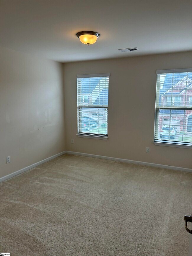 Building Photo - 129 Middleby Way