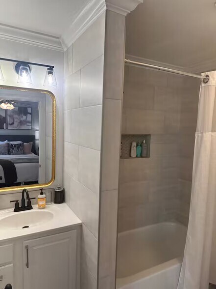 Building Photo - 2210 Christian St