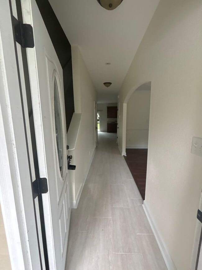 Building Photo - Spacious 4-Bedroom Home Near Base – No Tun...