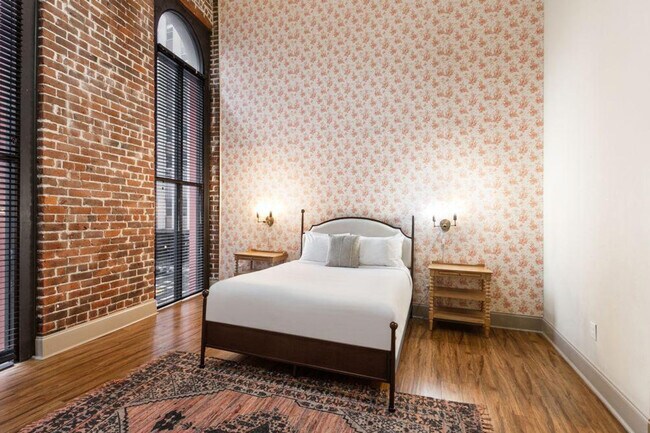 Building Photo - 30 Baronne St