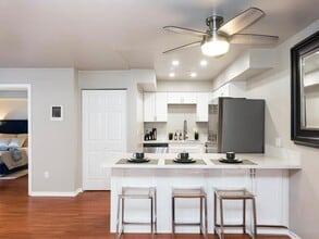 Building Photo - Spacious 2 BD/2BA, condo available for ren...