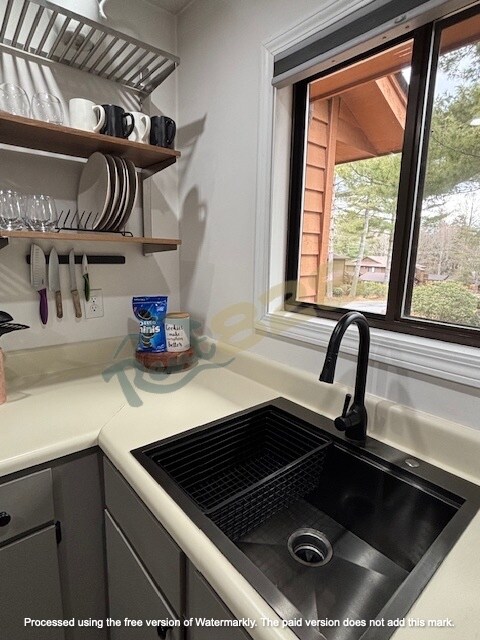 Building Photo - 551 Courtwood Ln