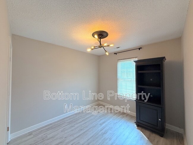 Building Photo - 7547 Fallow Ln