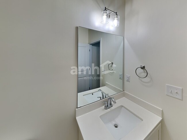 Building Photo - 710 Woodall Rd