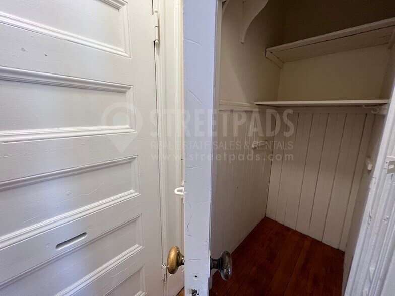 Building Photo - 2 Ware St