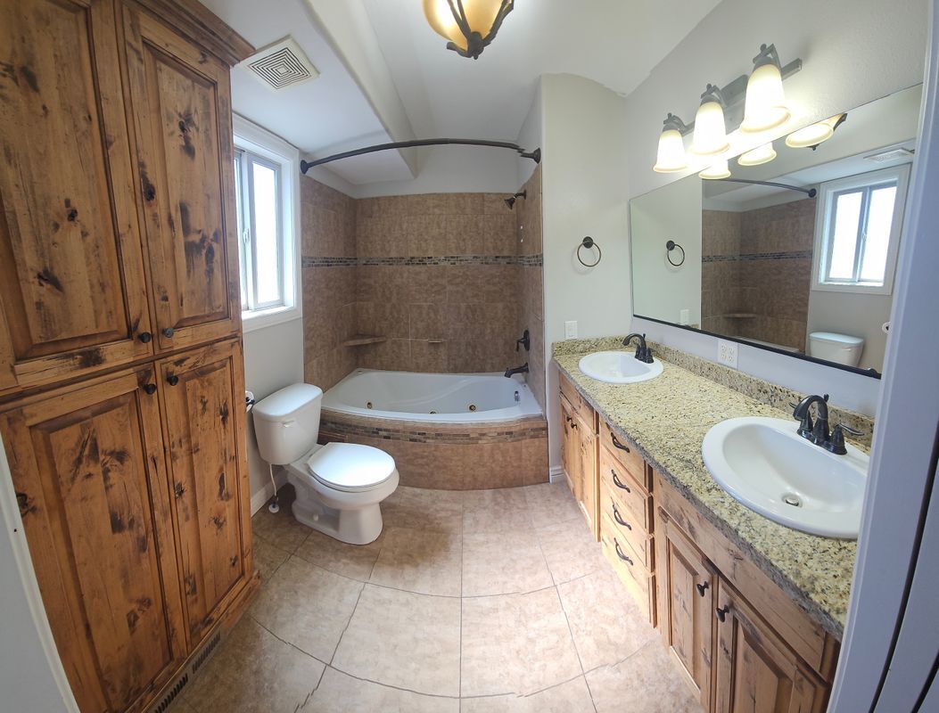 Building Photo - 2664 Clarence Pl