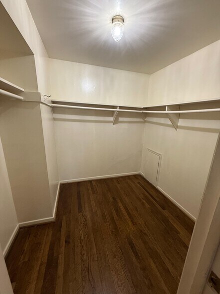 Building Photo - 7301 Calder Dr