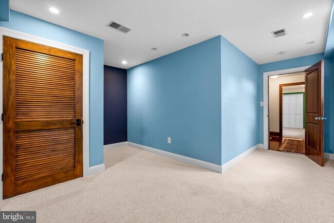Building Photo - 1301 Daviswood Dr