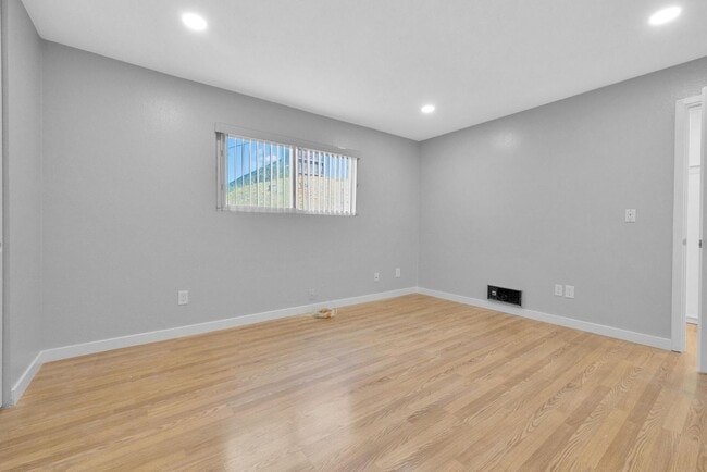 Building Photo - Modern 1BD Retreat with Dishwasher, Pool & Spa