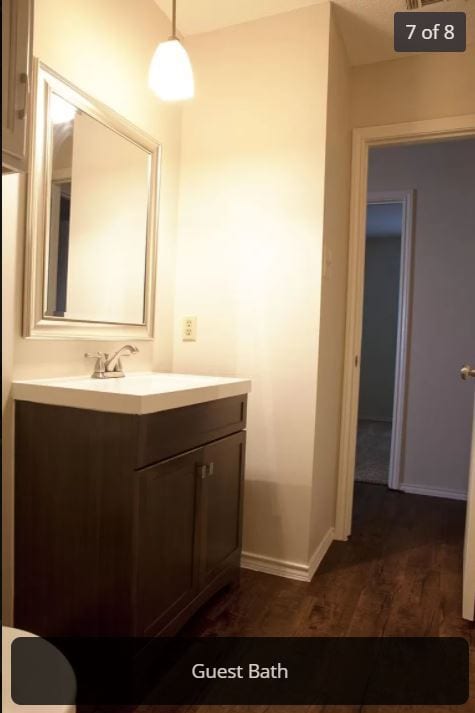 Guest Bath - 5910 Shreveport Dr