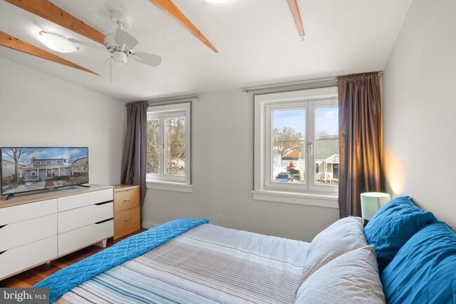 Building Photo - 1804 S Oakland St