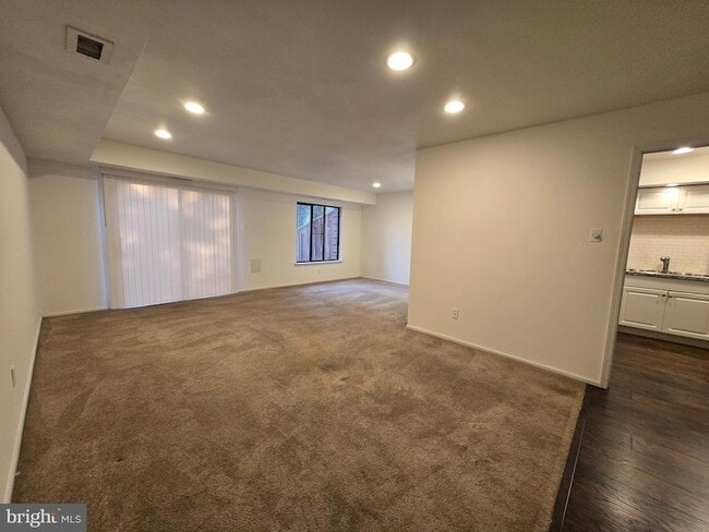 Building Photo - 1005 Worthington Dr