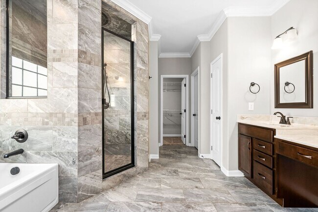 Building Photo - Pet Friendly Four Bedroom with Bonus!