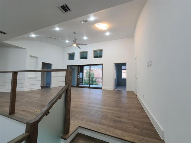 Building Photo - 2812 Almanzor Avenue