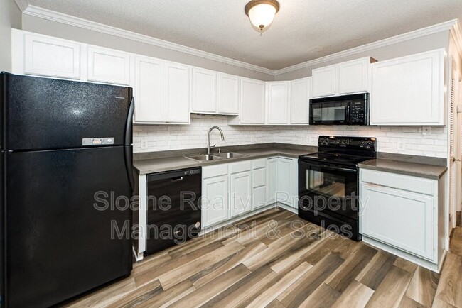 Building Photo - 252 Howle Ave