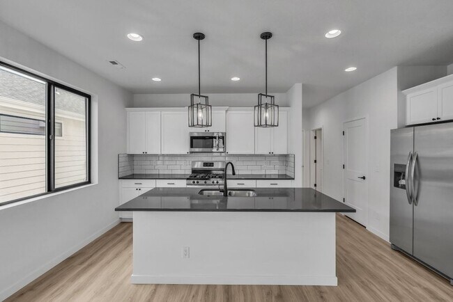 Building Photo - Spacious Two-Story Single-Family Home