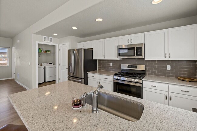 Building Photo - Spacious 3 Bed in Ventana – Open Layout, Fenced Backyard, Community Pool & Gym