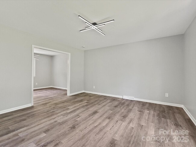 Building Photo - 2544 Cedarwild Rd