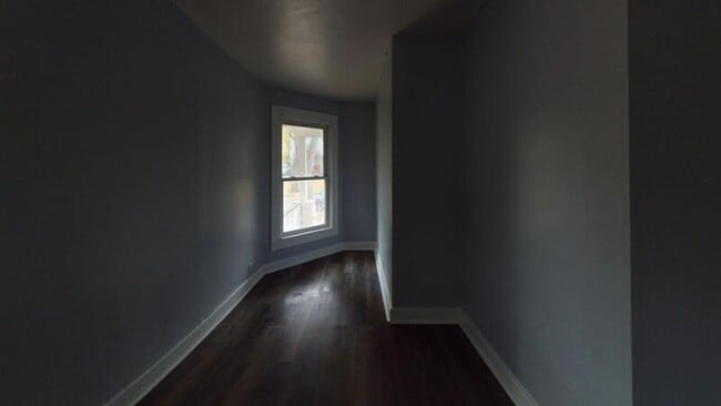 Building Photo - 10 Locust St