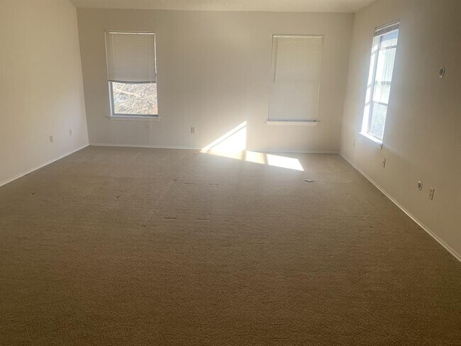 Building Photo - 8011 Doe Meadow Dr