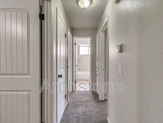 Building Photo - 3217 Overland Dr