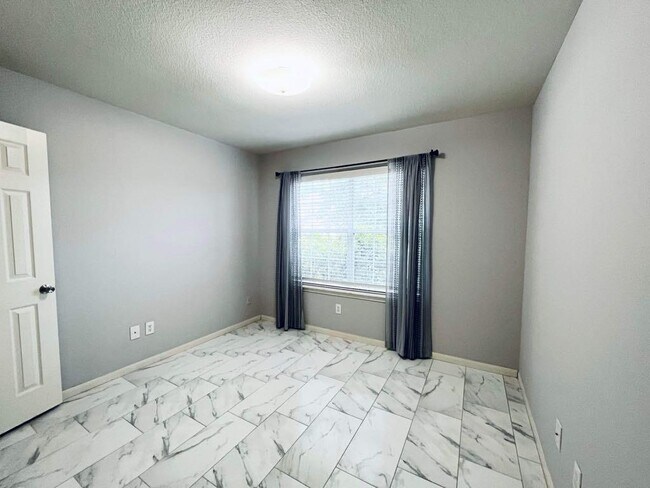Building Photo - 7215 Sunrise Hill Ln