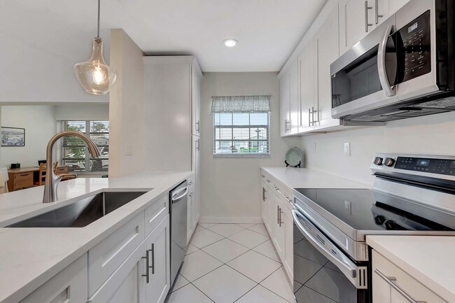 Building Photo - 14716 Canalview Dr