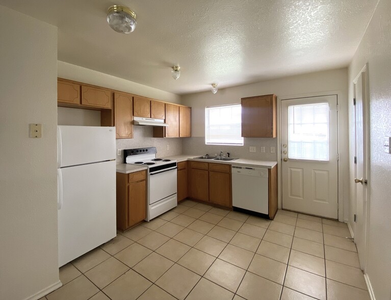 Building Photo - 4200 Deek Dr