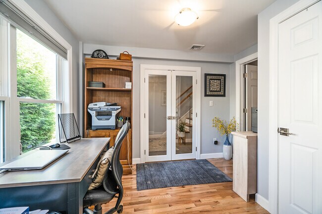 Building Photo - 382 Midland Ave