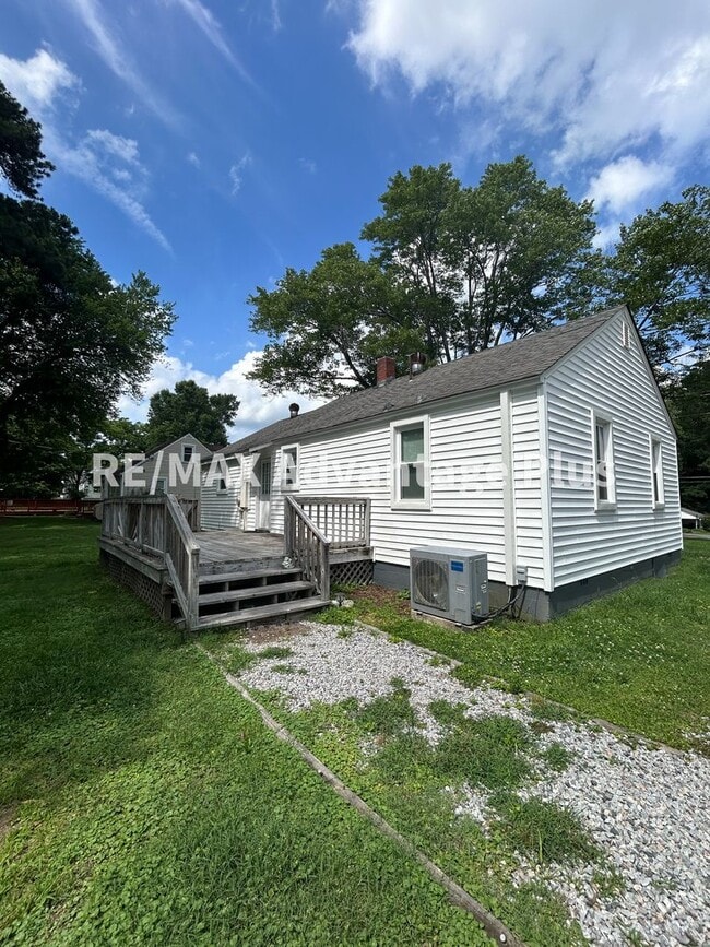 Building Photo - 3-Bedroom Home in Town of Blackstone!