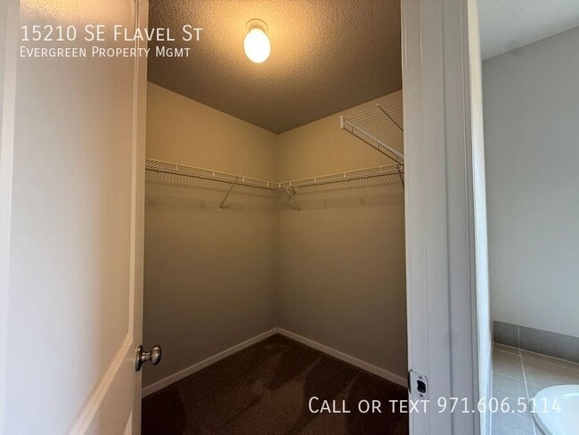 Building Photo - 15210 SE Flavel St