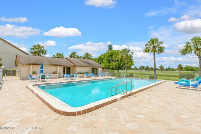 Building Photo - 2125 Golf Isle Dr