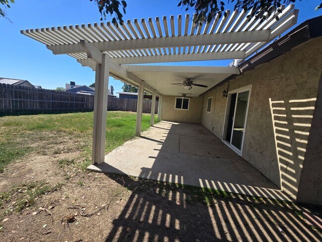 Building Photo - 4 Br 2 Ba available now