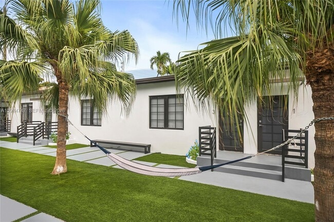 Building Photo - 733 Michigan Ave