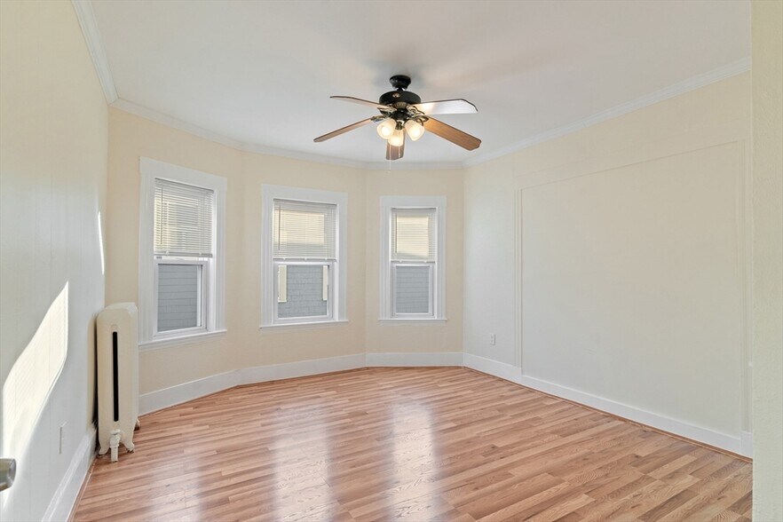 Building Photo - 64 Grant St