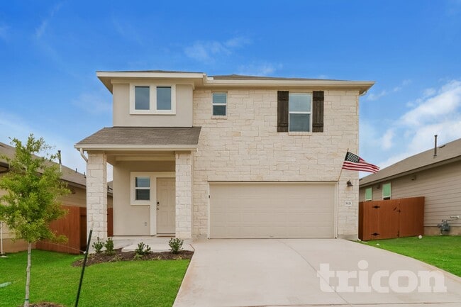 Building Photo - 5121 Saddle Clb Dr