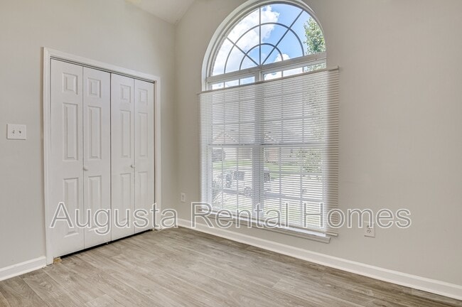 Building Photo - 409 Urial Dr