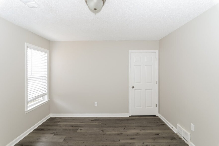 Building Photo - 4924 W Hedgewall Cir
