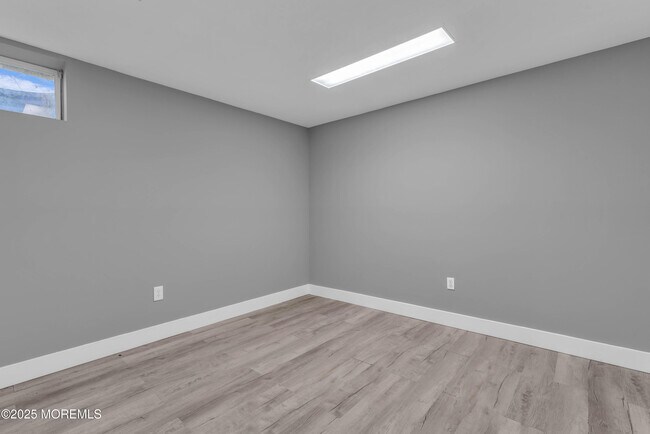 Building Photo - 20 Mulberry Ln