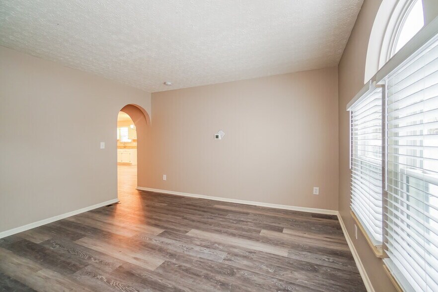 Building Photo - 324 Harland Dr