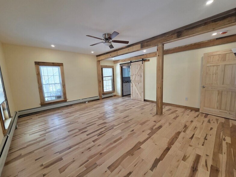 Building Photo - 526 Canaan, 1